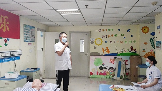 [成都癲癇病醫(yī)院]同場競技展風(fēng)采！護(hù)士節(jié)，我院成功舉辦心肺復(fù)蘇技能大賽