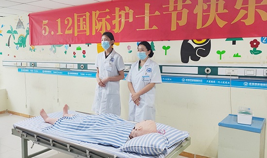 [成都癲癇病醫(yī)院]同場競技展風(fēng)采！護(hù)士節(jié)，我院成功舉辦心肺復(fù)蘇技能大賽