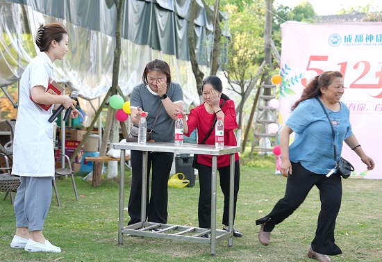 【感恩有你，白衣天使在行動】昨日，成都神康癲癇醫院開展國際護士節戶外團建