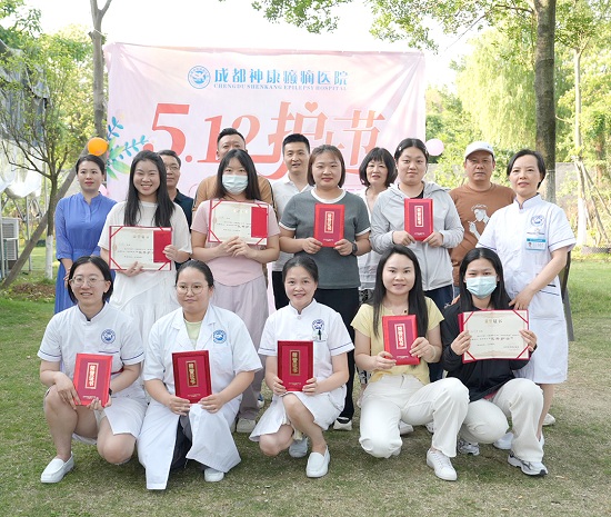 【感恩有你，白衣天使在行動】昨日，成都神康癲癇醫院開展國際護士節戶外團建