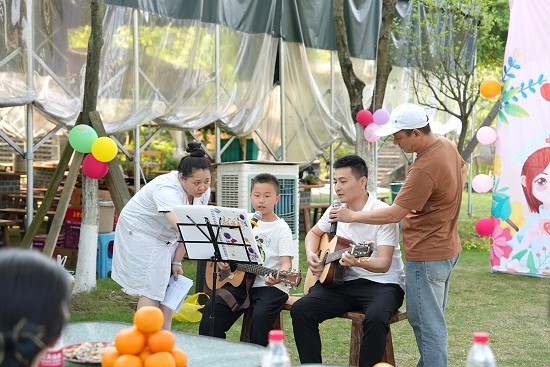 【感恩有你，白衣天使在行動】昨日，成都神康癲癇醫院開展國際護士節戶外團建